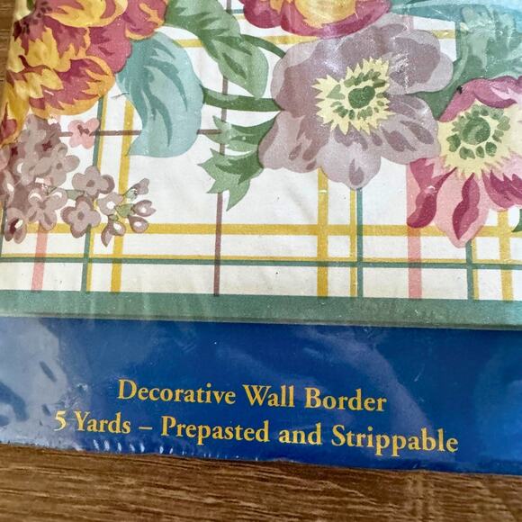 Vintage 1996 Ashley Taylor Floral Wall Border – 5 Yards, Pre-Pasted & Strippable - Picture 5 of 8
